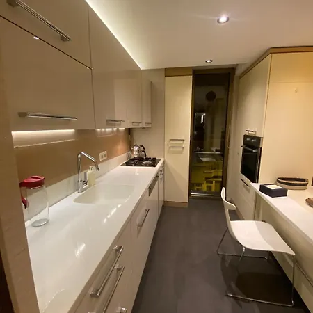 아파트 2br Modern Flat In Ortakoey Close To The Sea 이스탄불